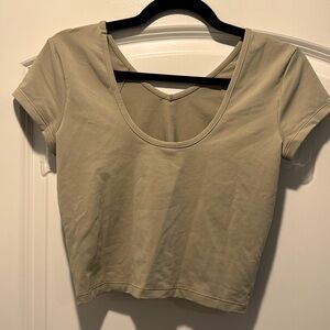 Barely worn underarmour top